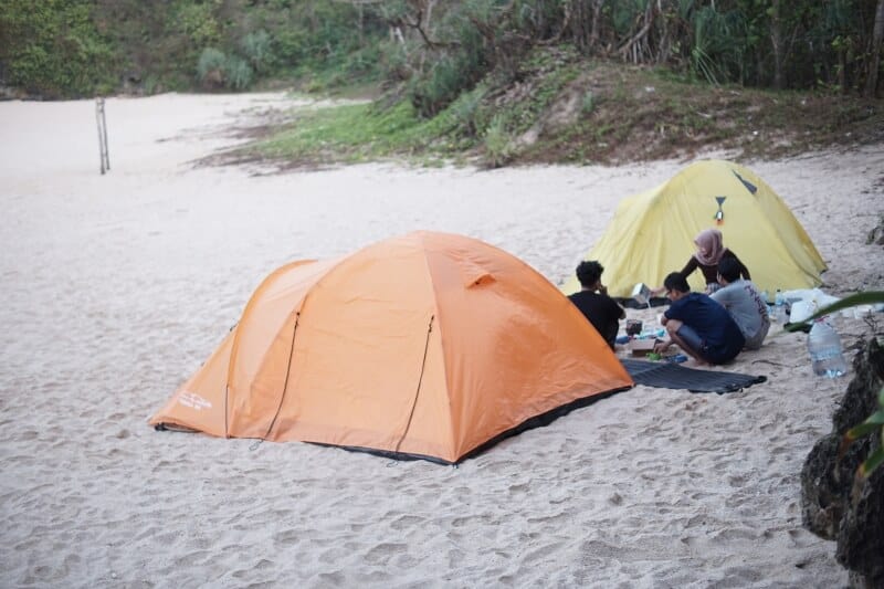 Camping di Pantai Sedahan