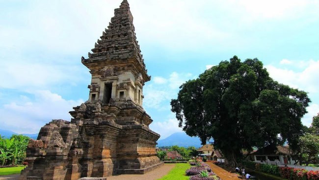 Candi jawi