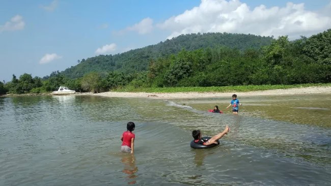 Fasilitas pantai duta wisata