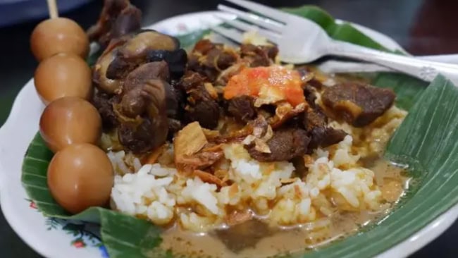 Nasi gandul khas pati