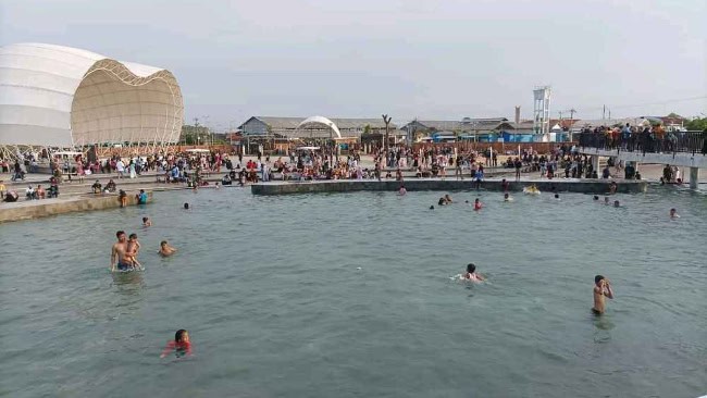 Pantai pasir kencana