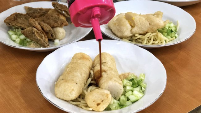 Pempek cawan putih