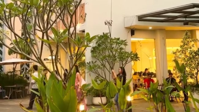 Daya tarik atmospace cafe bsd