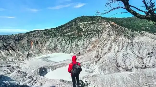 Jam operasional dan harga tiket