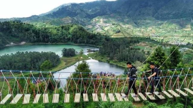 Jembatan merah putih dieng