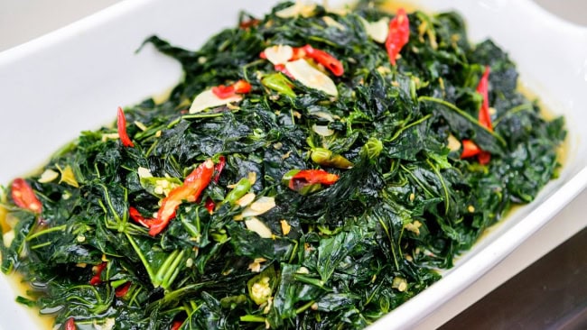Tumis daun ubi tumbuk