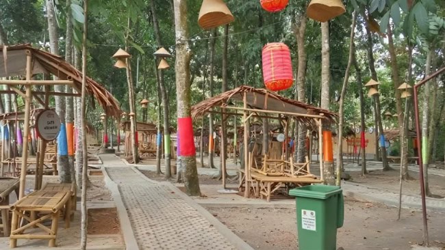 Fasilitas di hutan wisata tinjomoyo