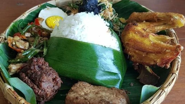 Pondok makan tebing grenjengan