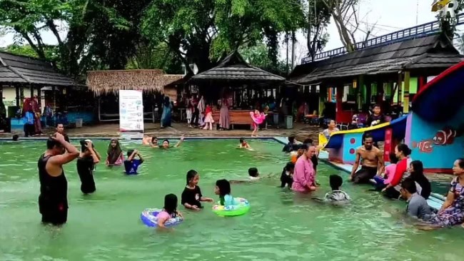 Pemandian Air Panas Gunung Torong