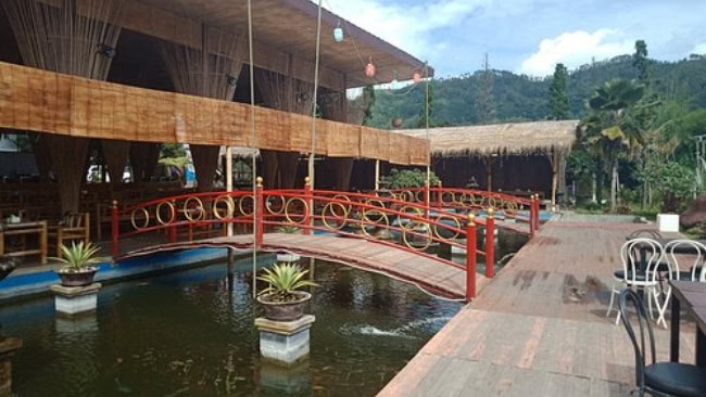 Bamboo Resto Brebes
