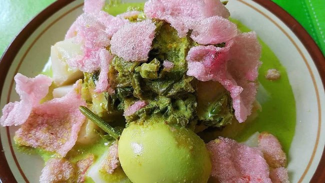 Katupek Gulai Paku