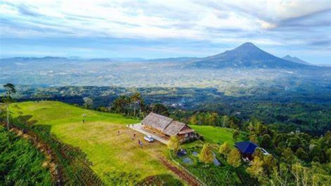 Puncak Tetetana Kumelembuai