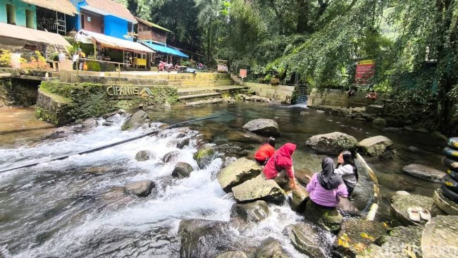 Fasilitas di Wisata Alam Cipaniis