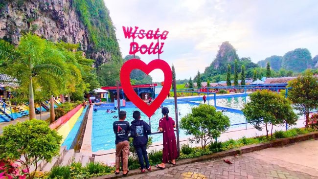 Jam Buka dan Harga Tiket Wisata Dolli Bungaeja