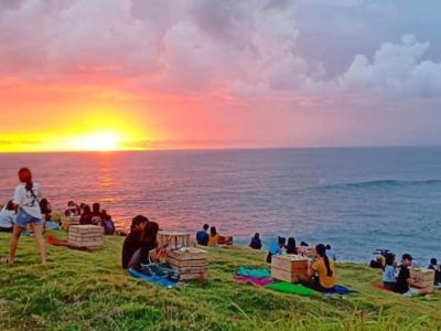 Pantai Kedungu Ternyata Punya Sunset Paling Romantis di Bali