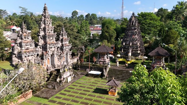 Pura Mandara Giri Semeru Agung