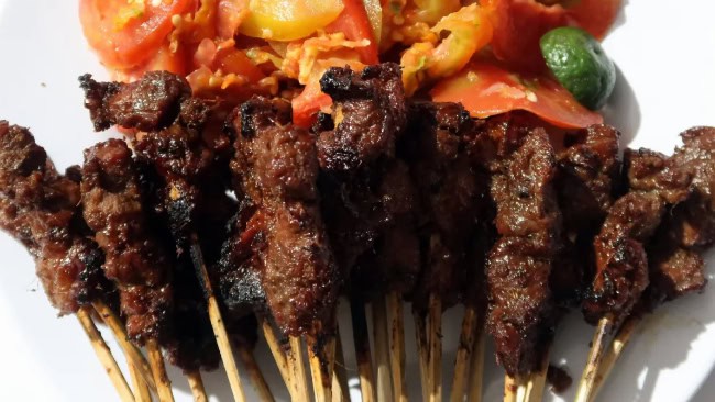 Sate Maranggi dan Sop Hj. Maya