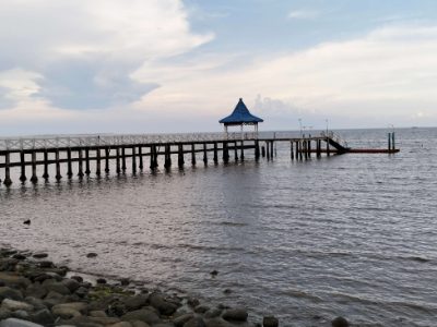 Wisata Pantai Bentar Punya View Laut yang Menenangkan