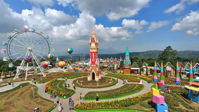 Fasilitas yang Tersedia di Taman Bunga Celosia