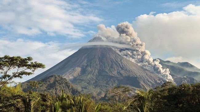 Gunung Merapi dan Merbabu