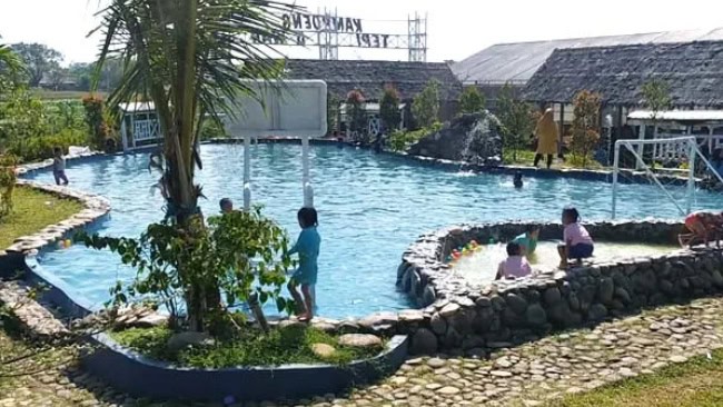 Kampoeng Tepi Sawah Resto