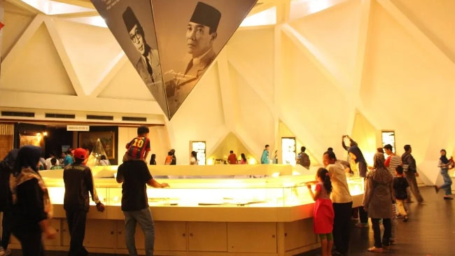 Museum 10 November