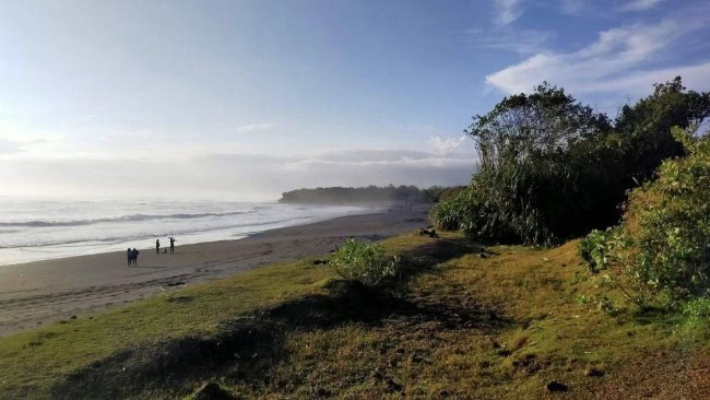 Pantai Nyanyi